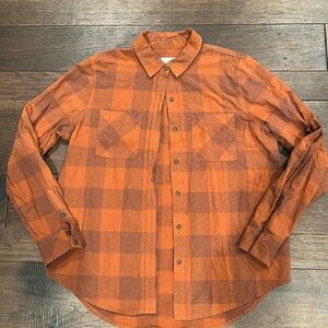 Women’s Universal Thread size Small Rust plaid button down